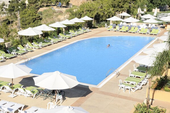 Indoor pool, 2 outdoor pools - Country Lodge Hotel & Resort (Majzoub)