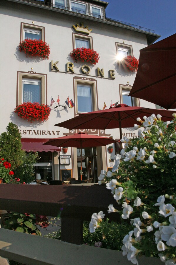 Front of property - Hotel Krone Rüdesheim (Ruedesheim am Rhein)