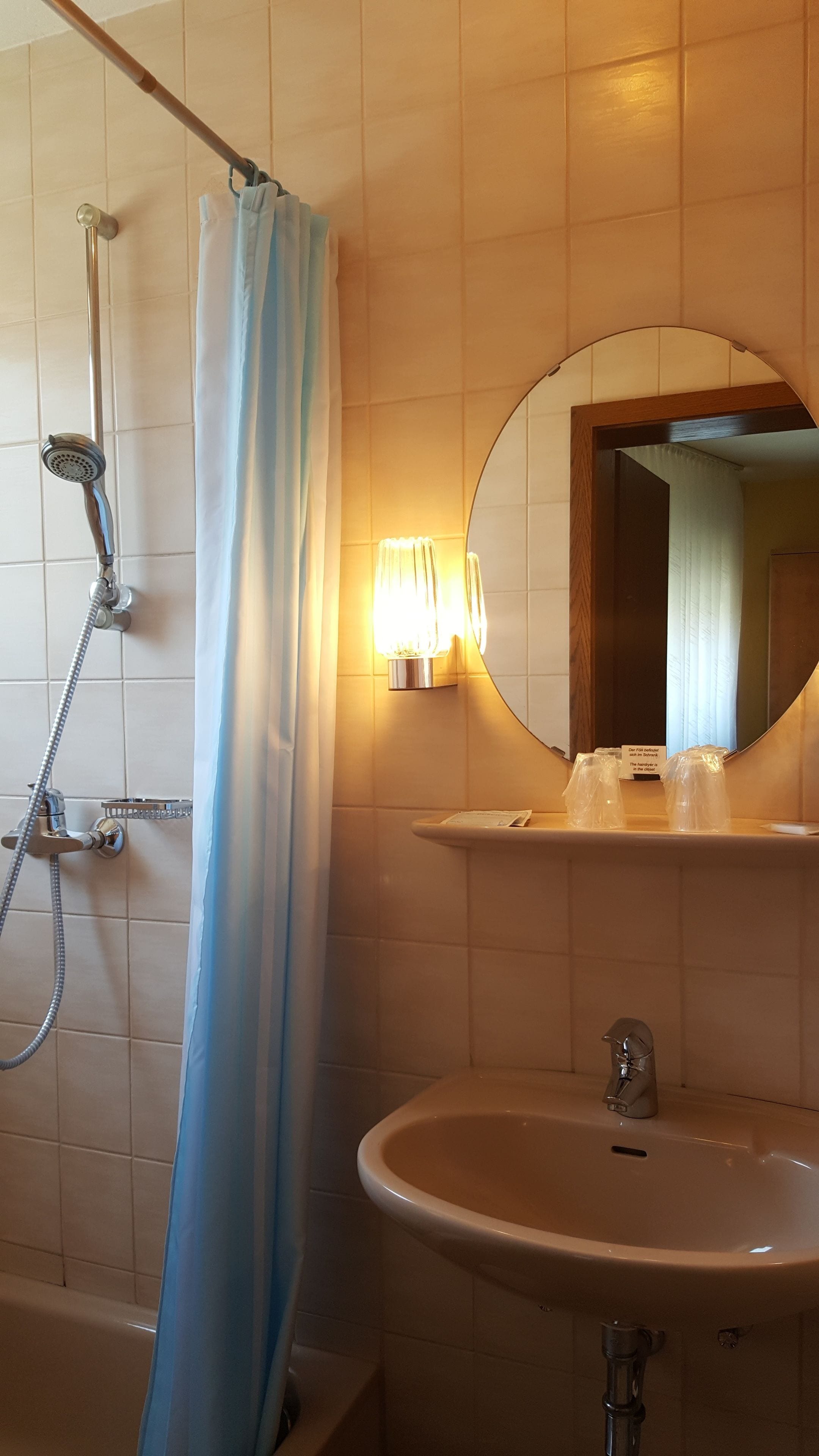 double room | bathroom shower
