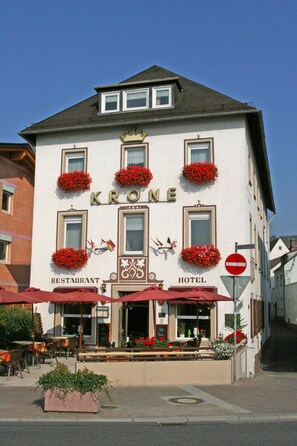 Front of property - Hotel Krone Rüdesheim (Ruedesheim am Rhein)