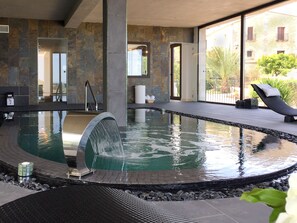 Indoor spa tub - Casa Font I Roig (Maria de la Salut)