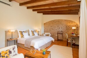 Double Room, Garden View (Llubi) | Premium bedding, minibar, in-room safe, desk - Casa Font I Roig (Maria de la Salut)
