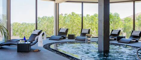 Turkiskt bad/hamam, massage med varma stenar och thaimassage