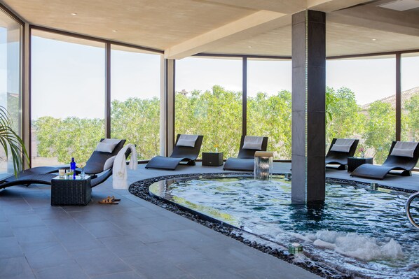 Turkish bath, hot stone massages, Thai massages, sports massages - Casa Font I Roig (Maria de la Salut)