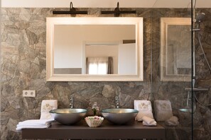 Bathroom - Casa Font I Roig (Maria de la Salut)