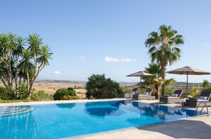 Outdoor pool - Casa Font I Roig (Maria de la Salut)