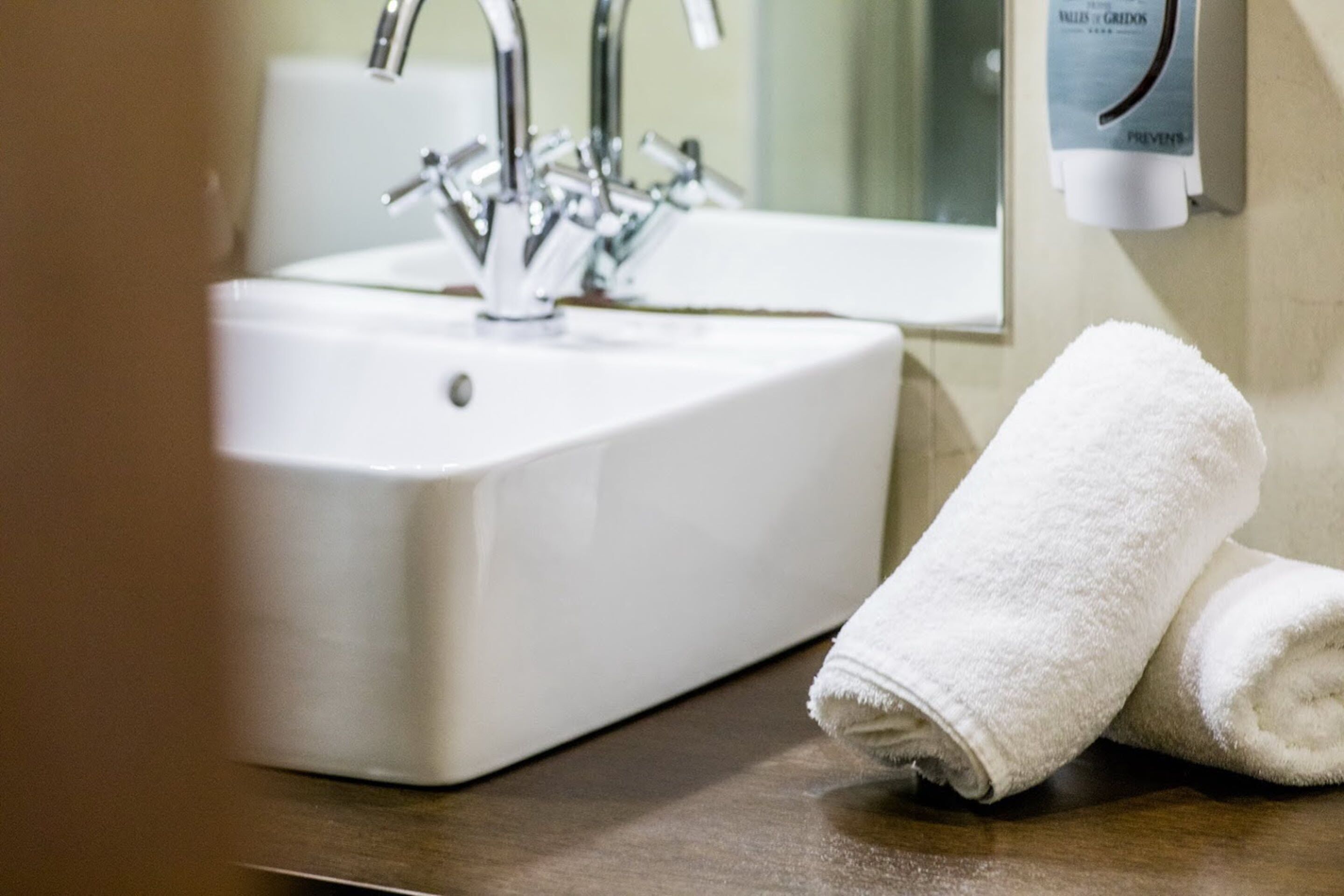 double room | bathroom | shower, free toiletries, hair dryer, towels