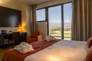 小型套房 | 客房内保险箱、特色家居、办公桌、笔记本电脑工作区