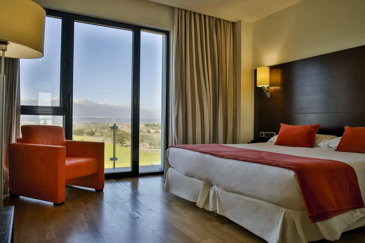 double room | 1 bedroom, in-room safe, individually furnished, desk