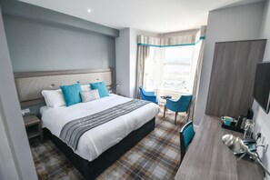 Superior kamer, 1 twee- of 2 eenpersoonsbedden, uitzicht op zee | Hypoallergeen beddengoed, een kluis op de kamer, een bureau