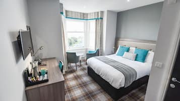 Hypo-allergenic bedding, in-room safe, desk, blackout drapes