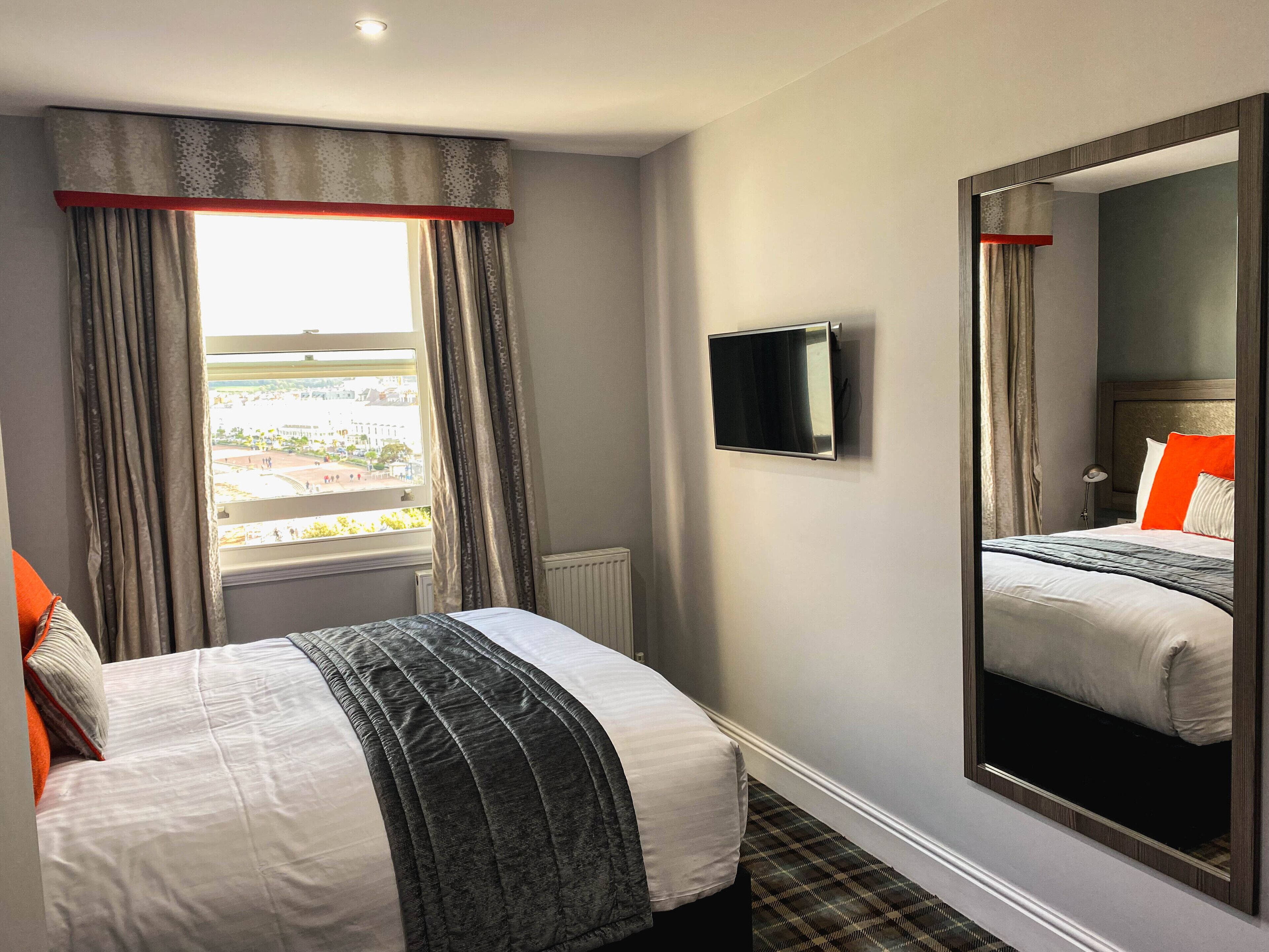 Deluxe Double Room, Sea View | Hypo-allergenic bedding, in-room safe, desk, blackout drapes
