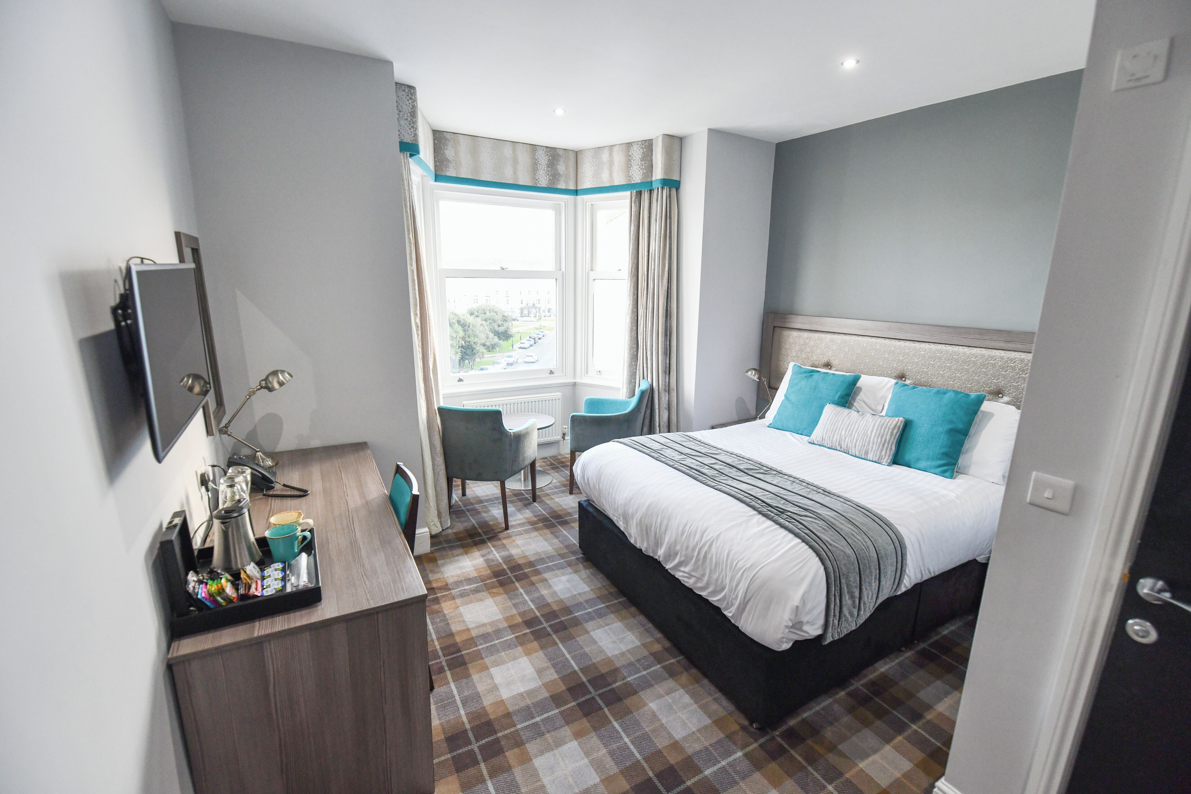 Literie hypoallergénique, coffre-fort pour ordinateur portable, bureau