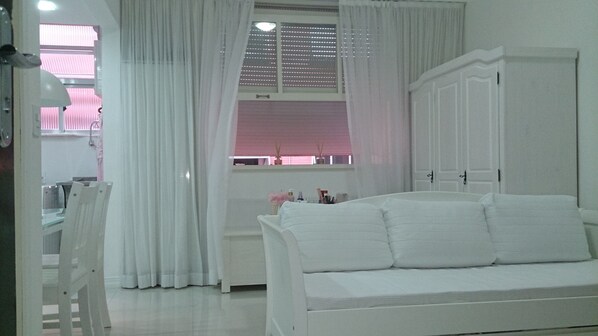 Classic Loft | Living room | Flat-screen TV - Estúdio Praia do Flamengo - 1018 (Rio de Janeiro)