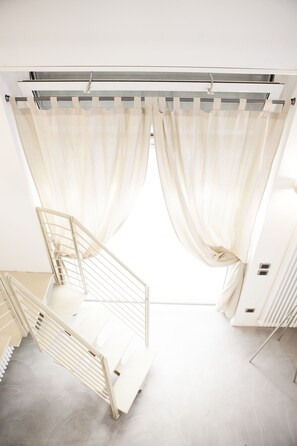 1 غرفة نوم ومكواة/لوح كي وأسرّة أطفال/رضّع (مجانًا) وسرير سفر