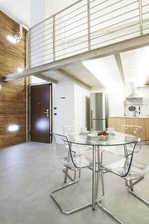 1 غرفة نوم ومكواة/لوح كي وأسرّة أطفال/رضّع (مجانًا) وسرير سفر