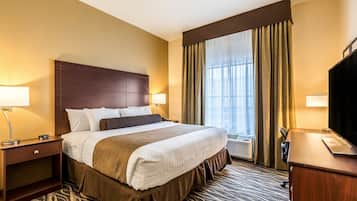 Studio, King Bed with Sleeper Sofa, Non Smoking | Premium bedding, down comforters, pillowtop beds, in-room safe