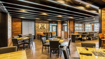 Dinner served, American cuisine