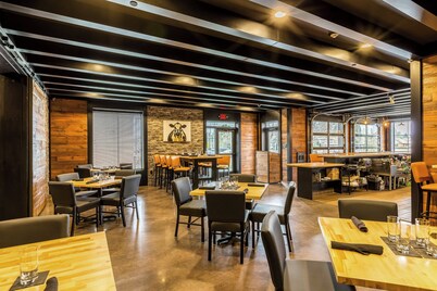 Cobblestone Hotel & Suites – Stevens Point