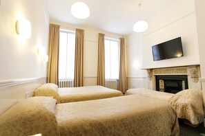 Vierbettzimmer, mit Bad | Kostenloses WLAN, Bettwäsche