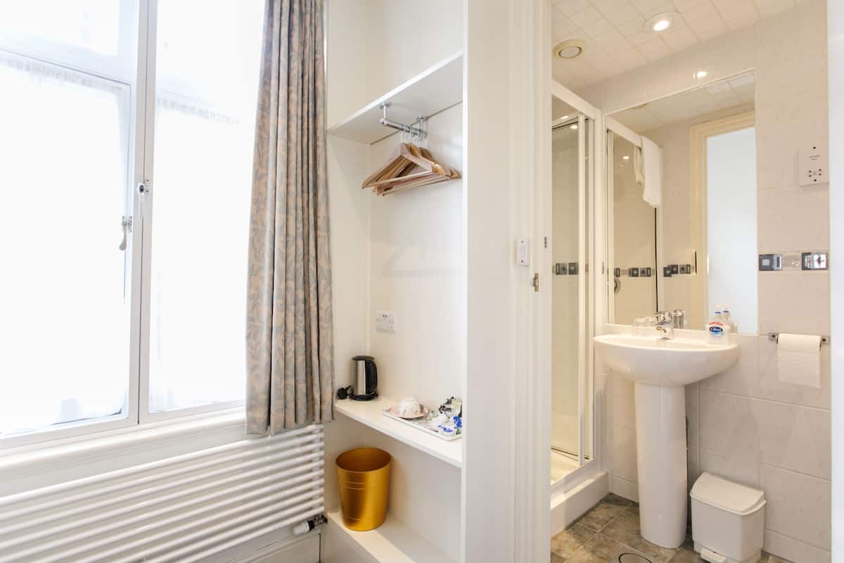 Tek Kişilik Oda, Banyolu/Duşlu | Ücretsiz kablosuz İnternet, çarşaf takımı