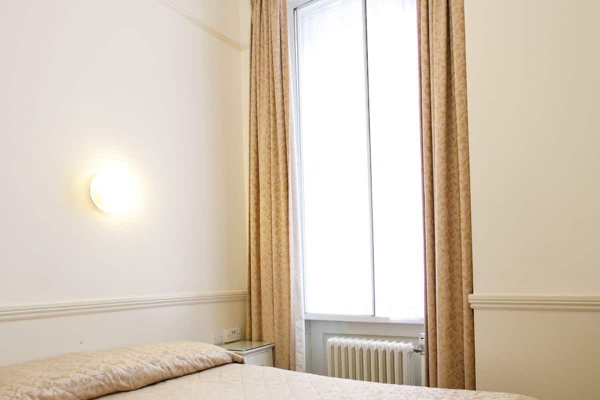 Tek Kişilik Oda, Banyolu/Duşlu (Large Single) | Ücretsiz kablosuz İnternet, çarşaf takımı