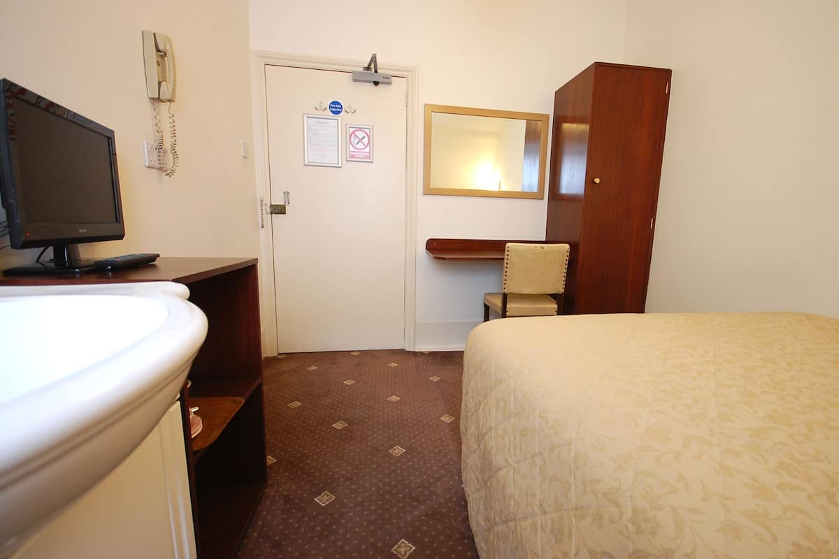 Standard Tek Büyük Yataklı Oda, Ortak Banyo | Ücretsiz kablosuz İnternet, çarşaf takımı