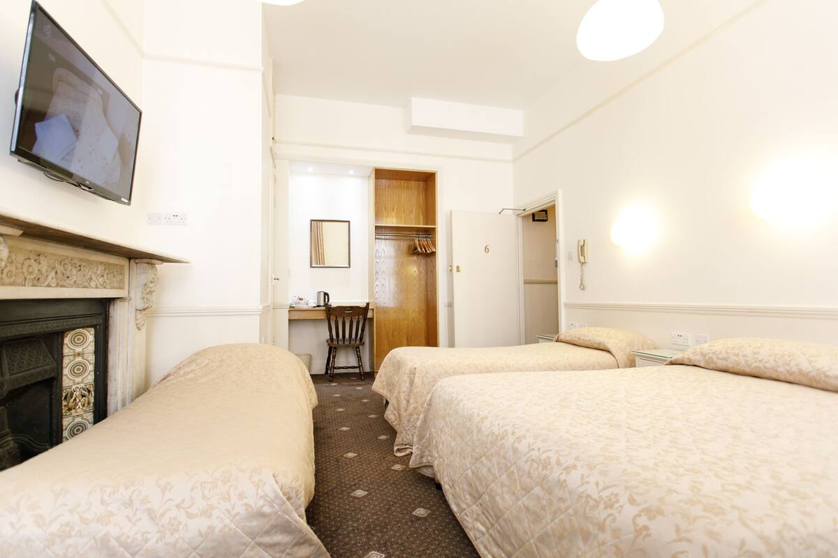 Quadruple Room, Ensuite | WiFi (free), bed sheets