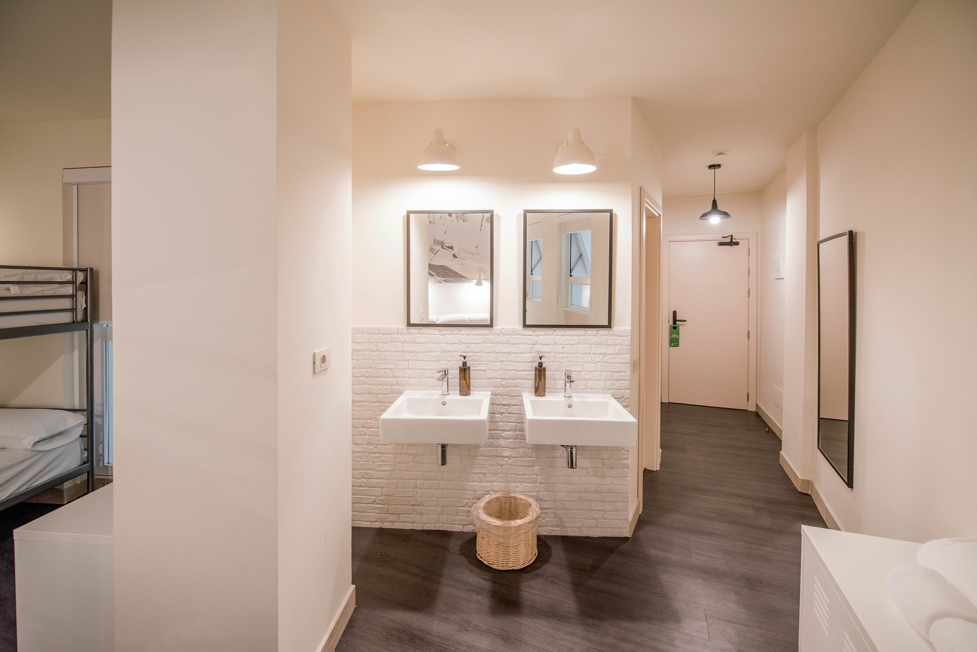 sextuple room | bathroom | shower, free toiletries, hair dryer, towels