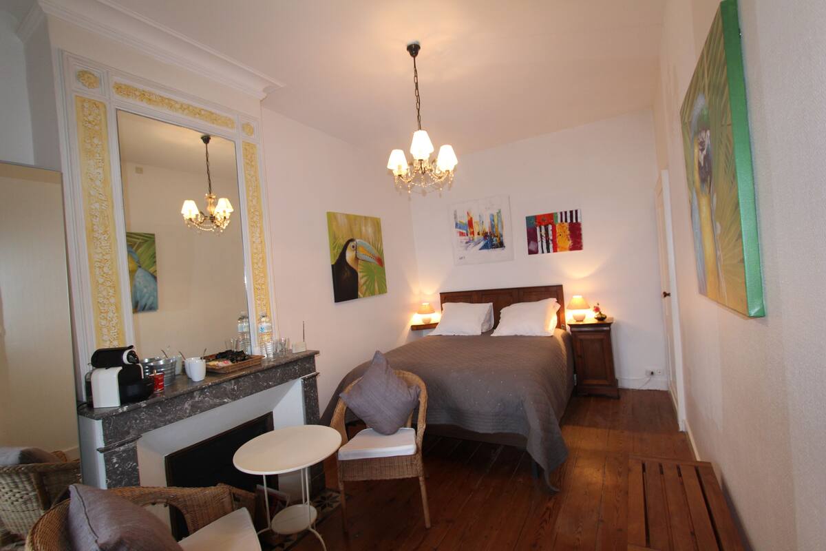Cots/infant beds, free WiFi, bed sheets