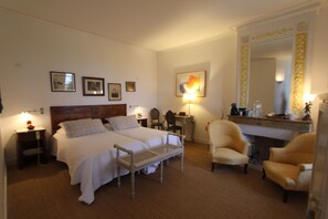 Cots/infant beds, free WiFi, bed sheets