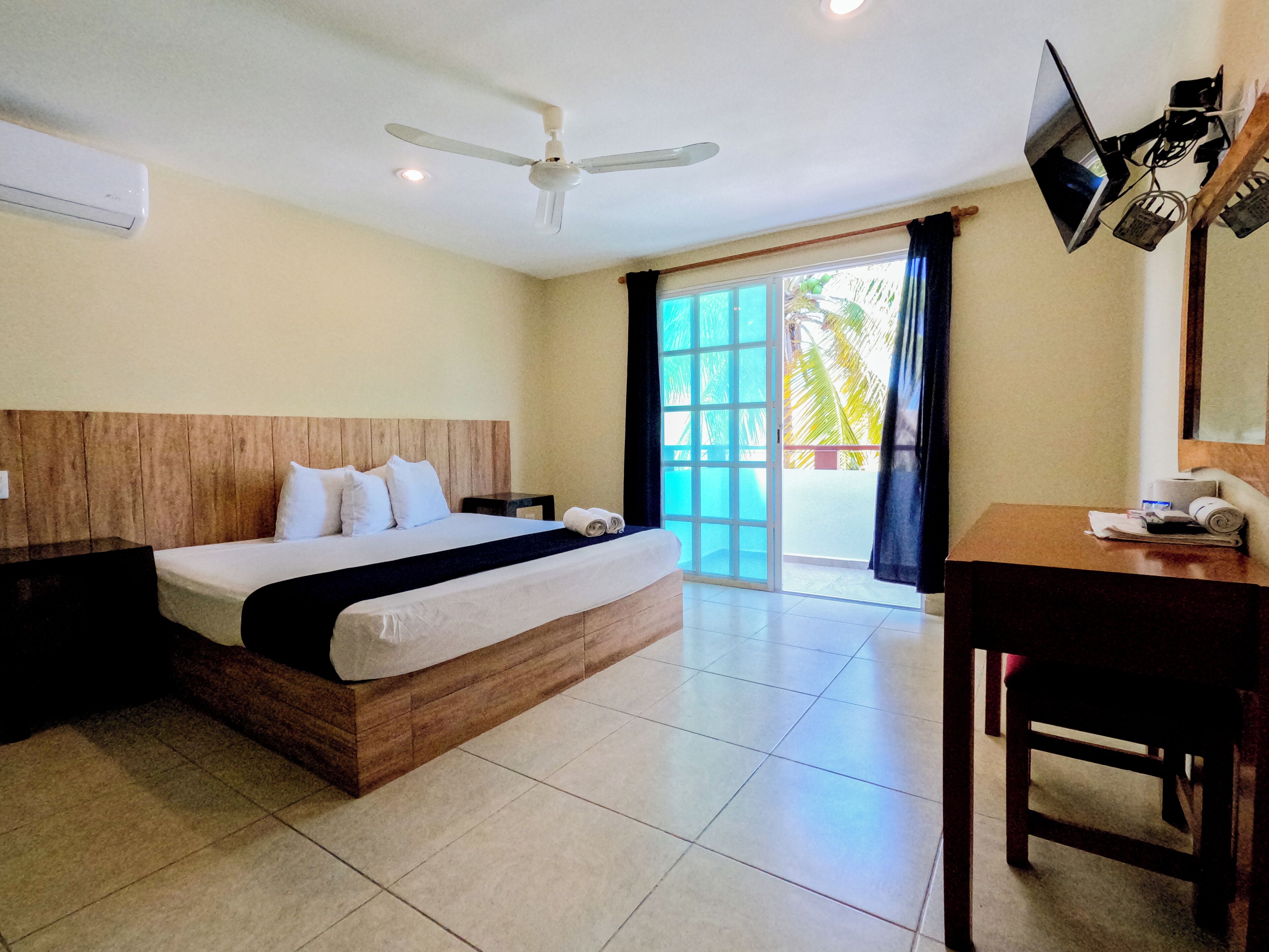 Junior Suite, 1 King Bed, Kitchenette, City View | Desk, iron/ironing board, free WiFi