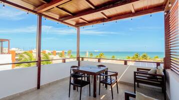 Suite Premium, 2 habitaciones, vistas a la playa | Terraza o patio