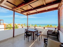 Suíte premium, 2 quartos, vista para a praia | Terraço/pátio