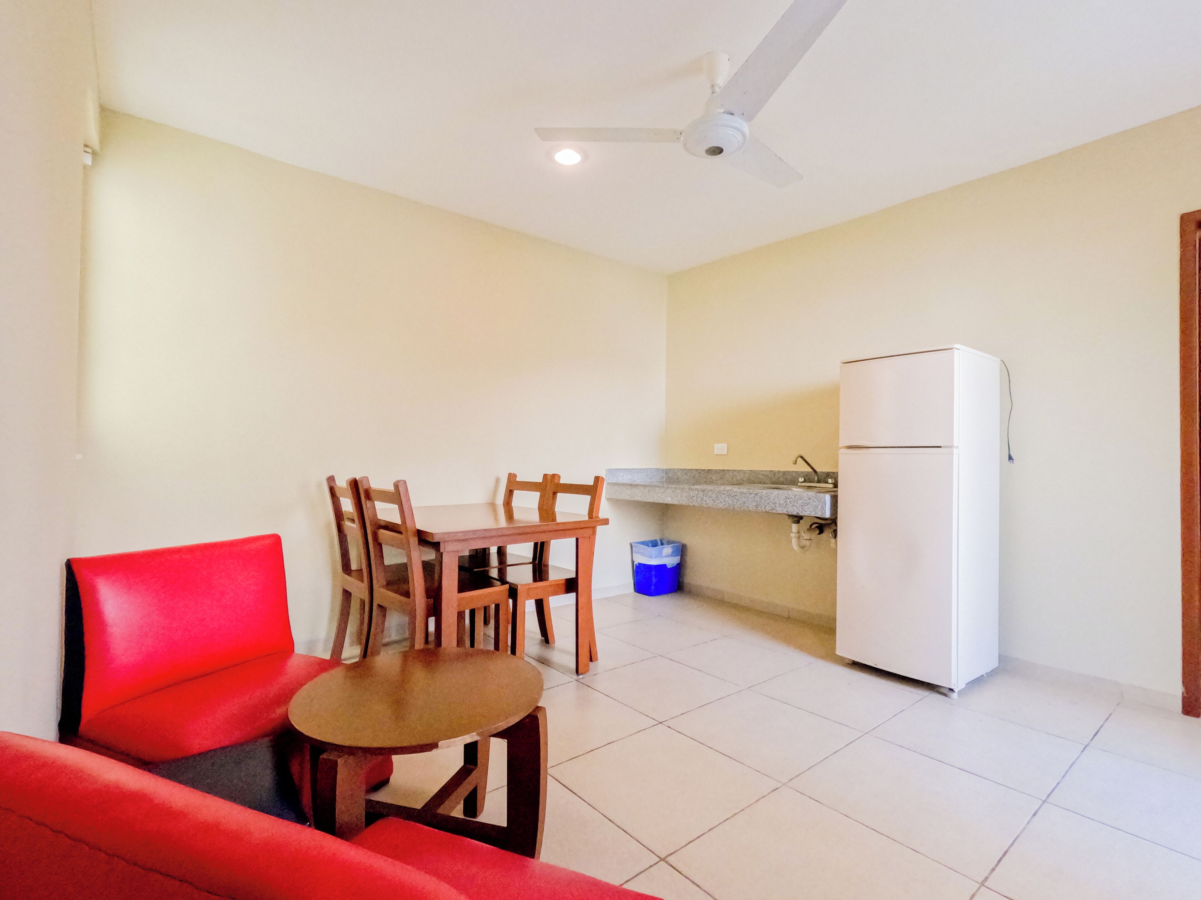 Deluxe Room | Living area | TV