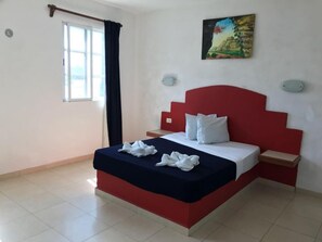 Desk, iron/ironing board, free WiFi - Progreso Beach Hotel (Progreso)