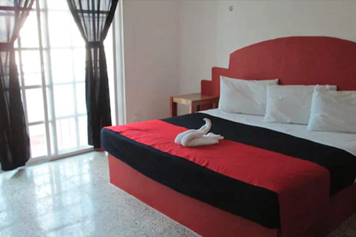 1 habitación, escritorio, tabla de planchar con plancha y wifi gratis