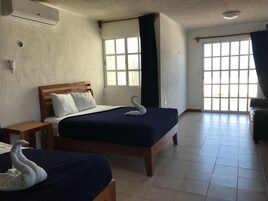 办公桌、熨斗/熨板、免费 WiFi