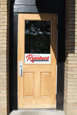 Front of property - Hotel Rumford (Rumford)