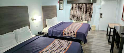 Quarto standard, 2 camas de casal | Wi-Fi de cortesia