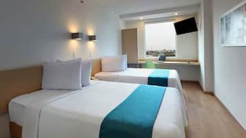 Superior Room, 2 Katil Bujang (Single) | Peralatan tempat tidur premium, peti besi dalam bilik, meja