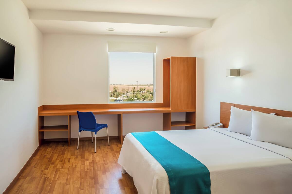 Superior Room, 1 Queen Bed | Premium bedding, in-room safe, desk, WiFi (free)