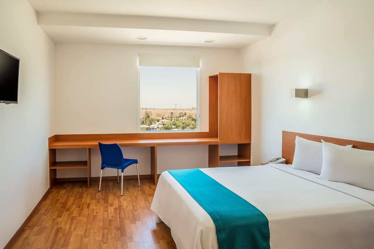 Superior Room, 1 Queen Bed | Premium bedding, in-room safe, desk, free WiFi