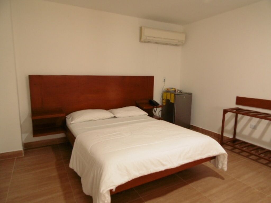 standard twin room | minibar, desk, iron/ironing board, free wifi
