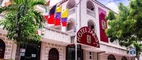 Mặt tiền nơi lưu trú