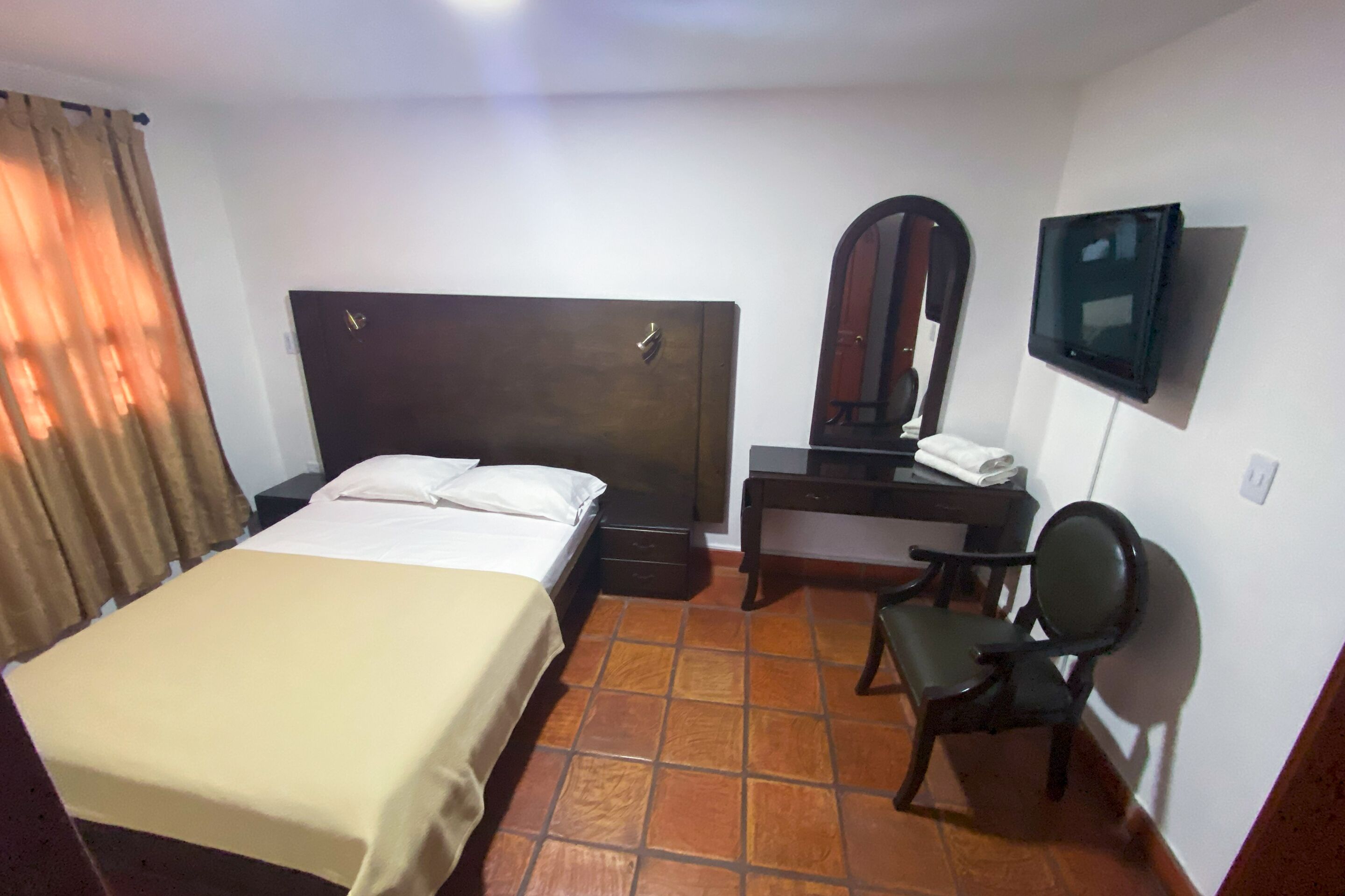 elite room | minibar, desk, iron/ironing board, free wifi