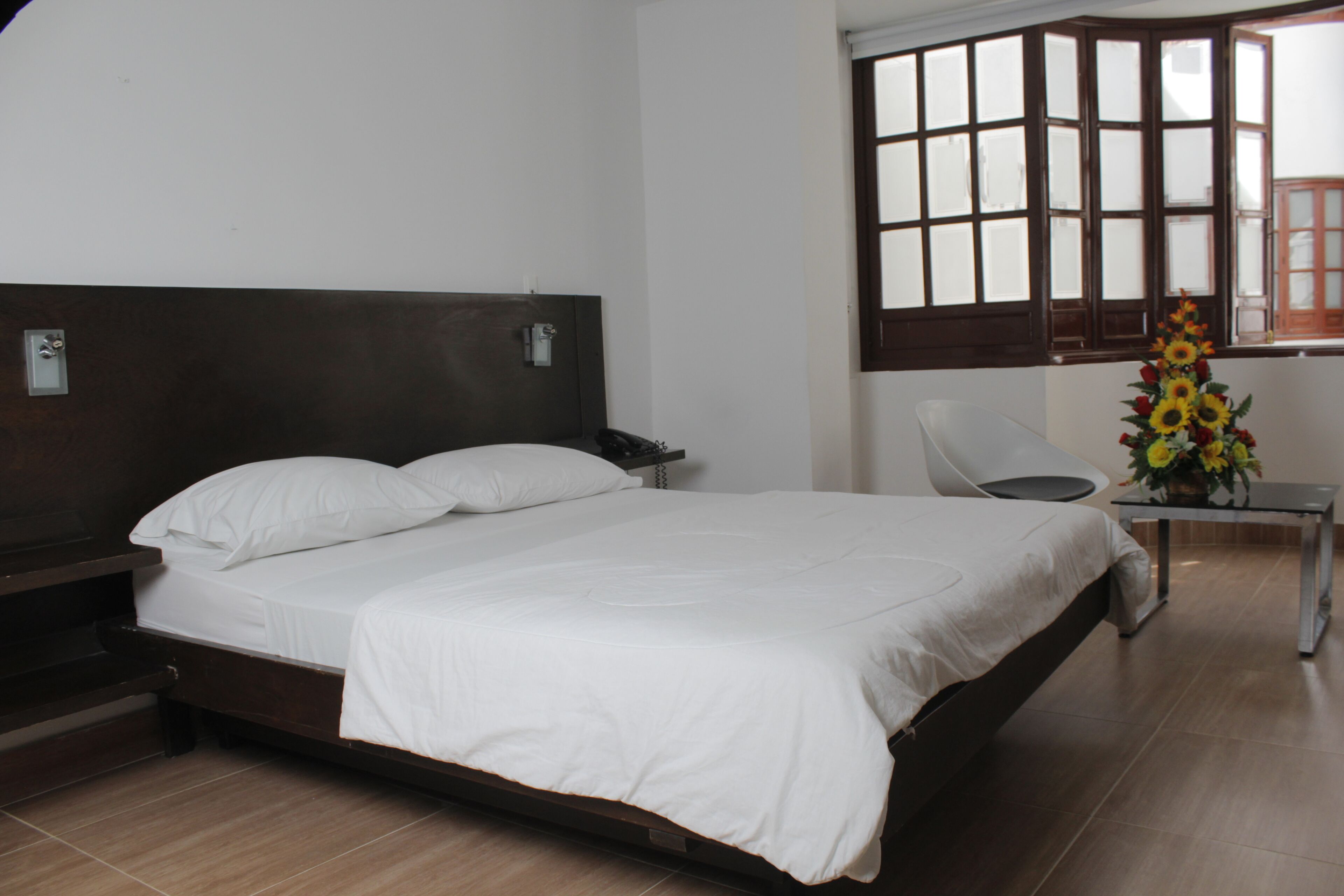 standard single room | minibar, desk, iron/ironing board, free wifi