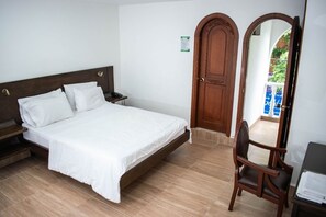 Minibar, desk, iron/ironing board, free WiFi - Hotel Zaraya (San José de Cúcuta)