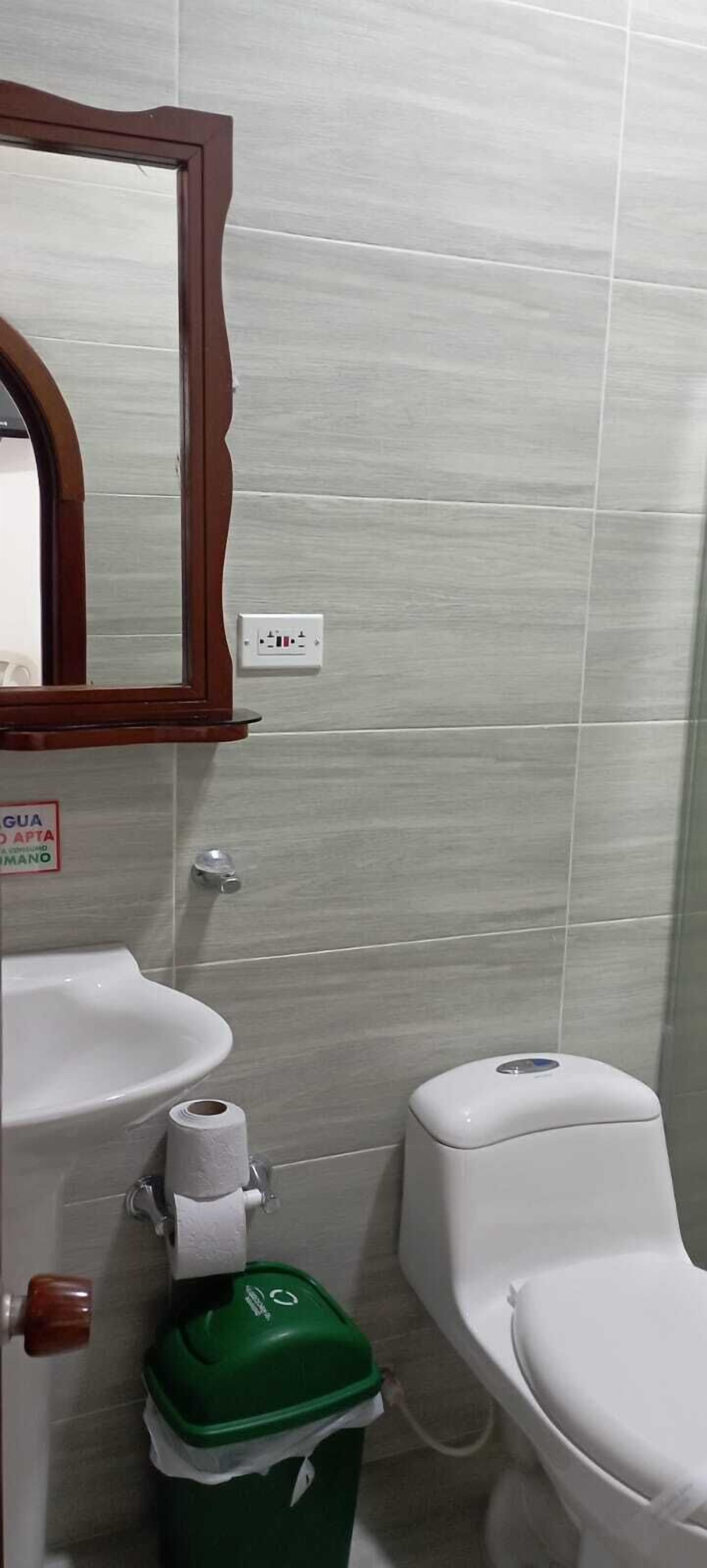 shower, free toiletries, towels