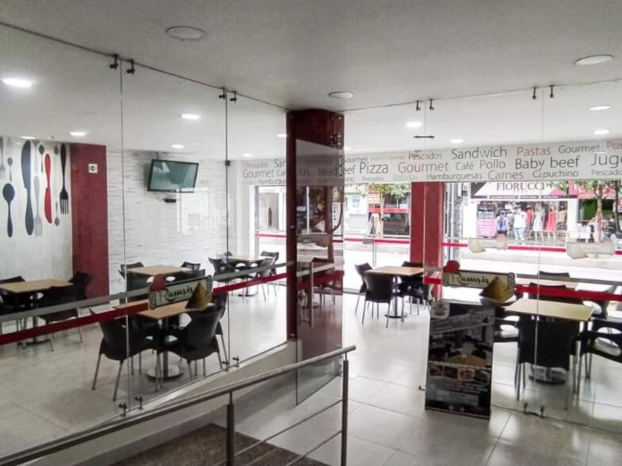 Se sirven desayunos, almuerzos y cocina internacional